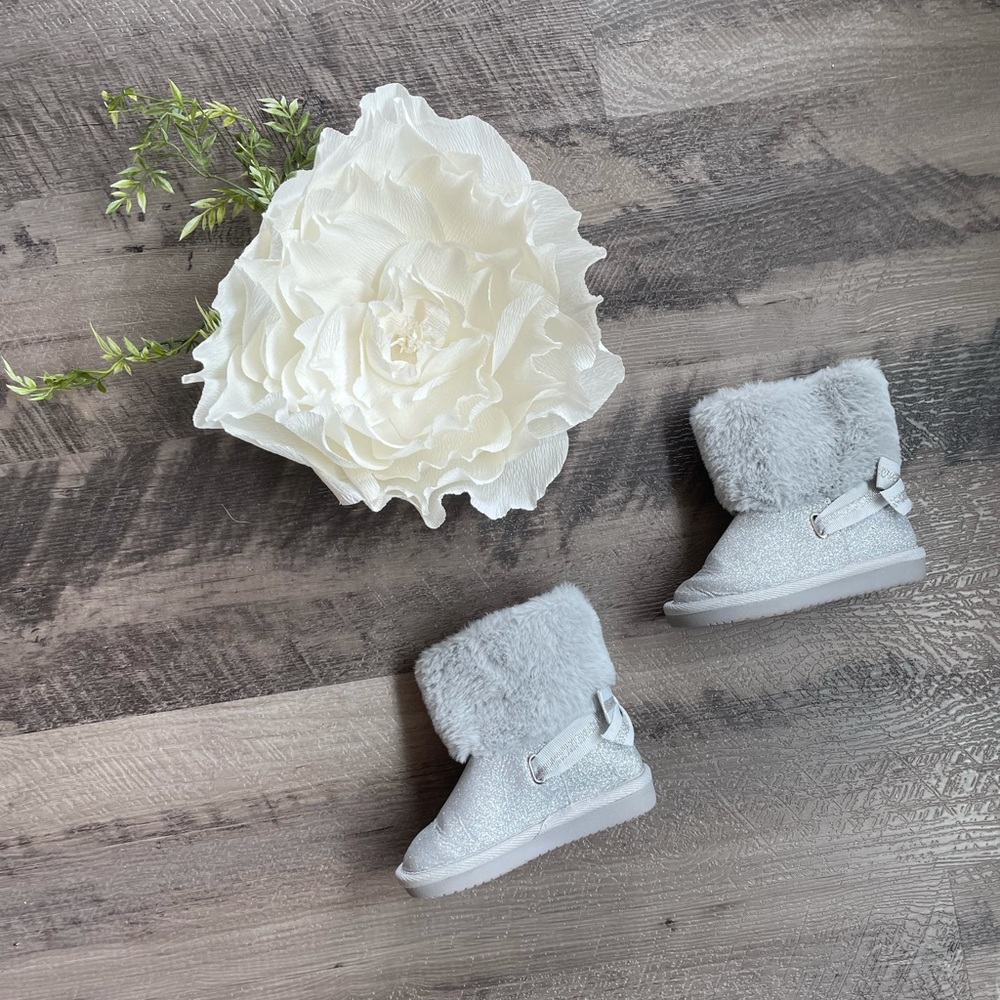 ❄️Silver Glitter Boots with Fur Cuffs & Bows